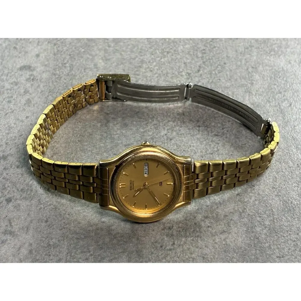 Vintage Seiko Women's Gold Tone Watch 26mm 6